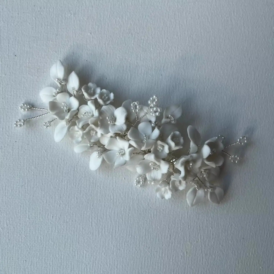 PINCE À CHEVEUX MARIÉE LIZZIE – FLEURS EN CÉRAMIQUE SallyJaneBridal