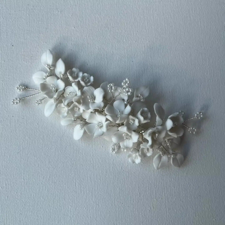 PINCE À CHEVEUX MARIÉE LIZZIE – FLEURS EN CÉRAMIQUE SallyJaneBridal