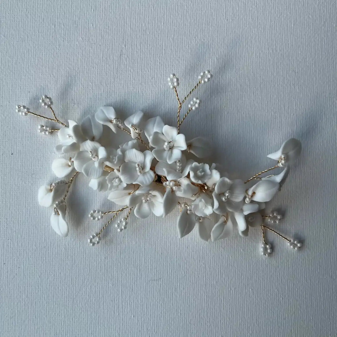 PINCE À CHEVEUX MARIÉE LIZZIE – FLEURS EN CÉRAMIQUE SallyJaneBridal