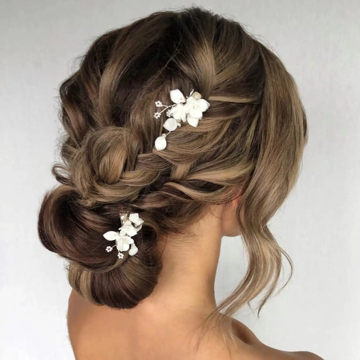 PINCE À CHEVEUX MARIÉE VANESSA – FLEURS EN CÉRAMIQUE & FEUILLES (LOT DE 2) SallyJaneBridal