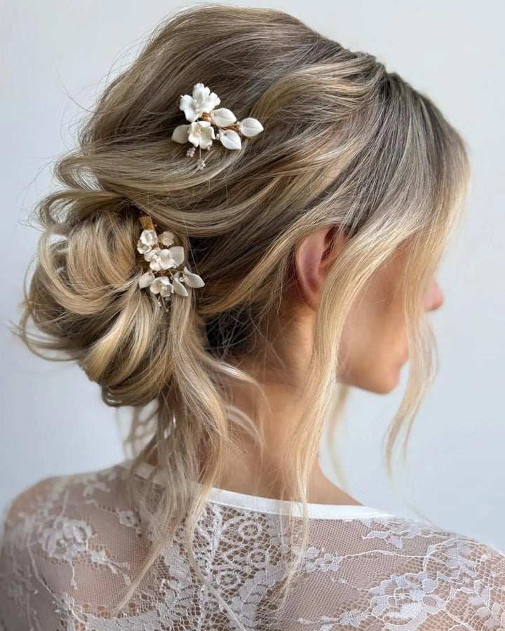 PINCE À CHEVEUX MARIÉE VANESSA – FLEURS EN CÉRAMIQUE & FEUILLES (LOT DE 2) SallyJaneBridal