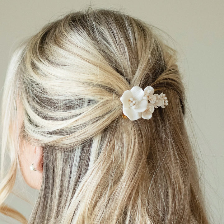 PINCE À CHEVEUX TIGERLILY – FLEURS EN CÉRAMIQUE ET PERLES CRISTAL PLAQUÉ OR OU ARGENT Ivory and co