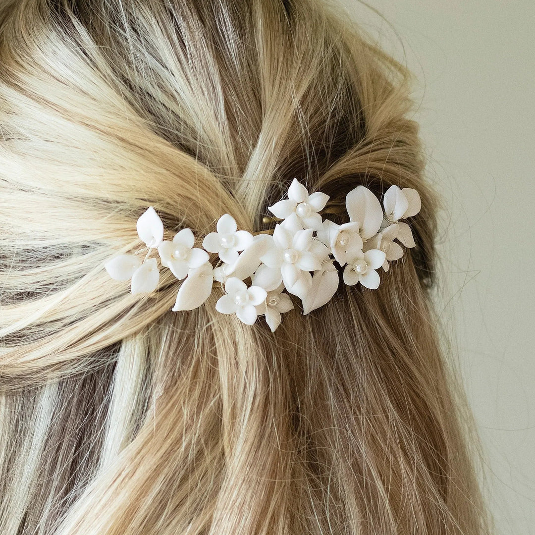 PINCE FLORALE DE MARIAGE PERCE NEIGE EN CÉRAMIQUE ET PERLES IVOIRE Ivory and co