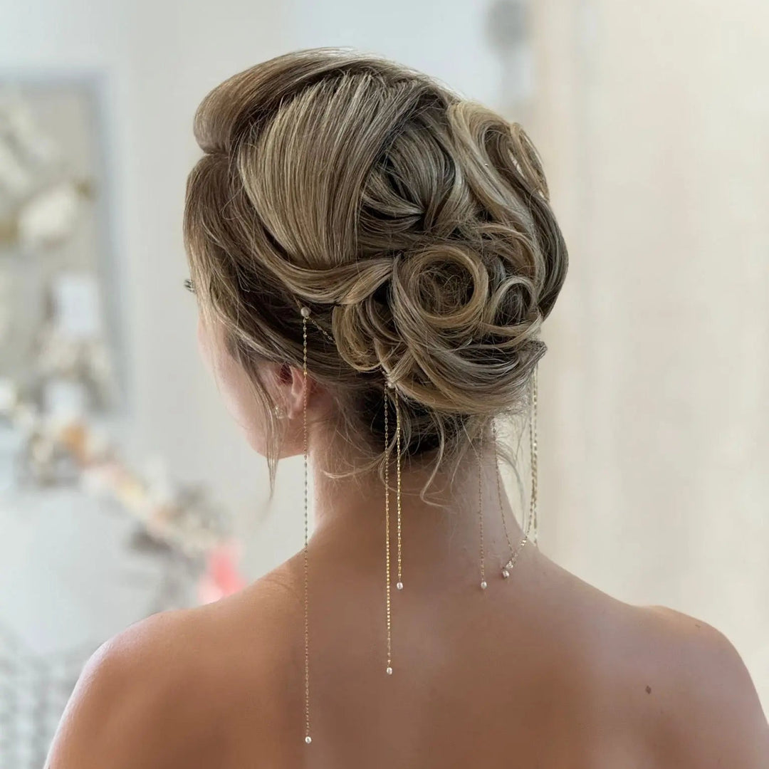 PLUIE DE PERLES– BIJOU DE CHEVEUX EN PLAQUÉ OR 18 CARATS ET PERLES D’EAU DOUCE SORRY MAJESTY