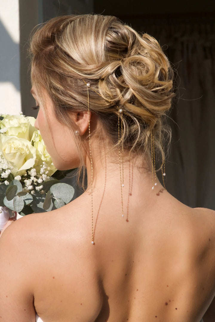 PLUIE DE PERLES– BIJOU DE CHEVEUX EN PLAQUÉ OR 18 CARATS ET PERLES D’EAU DOUCE SORRY MAJESTY