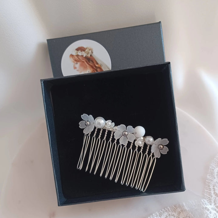 Peigne de mariée avec petites fleurs blanches or ou argent.: Argent L'atelier du 6