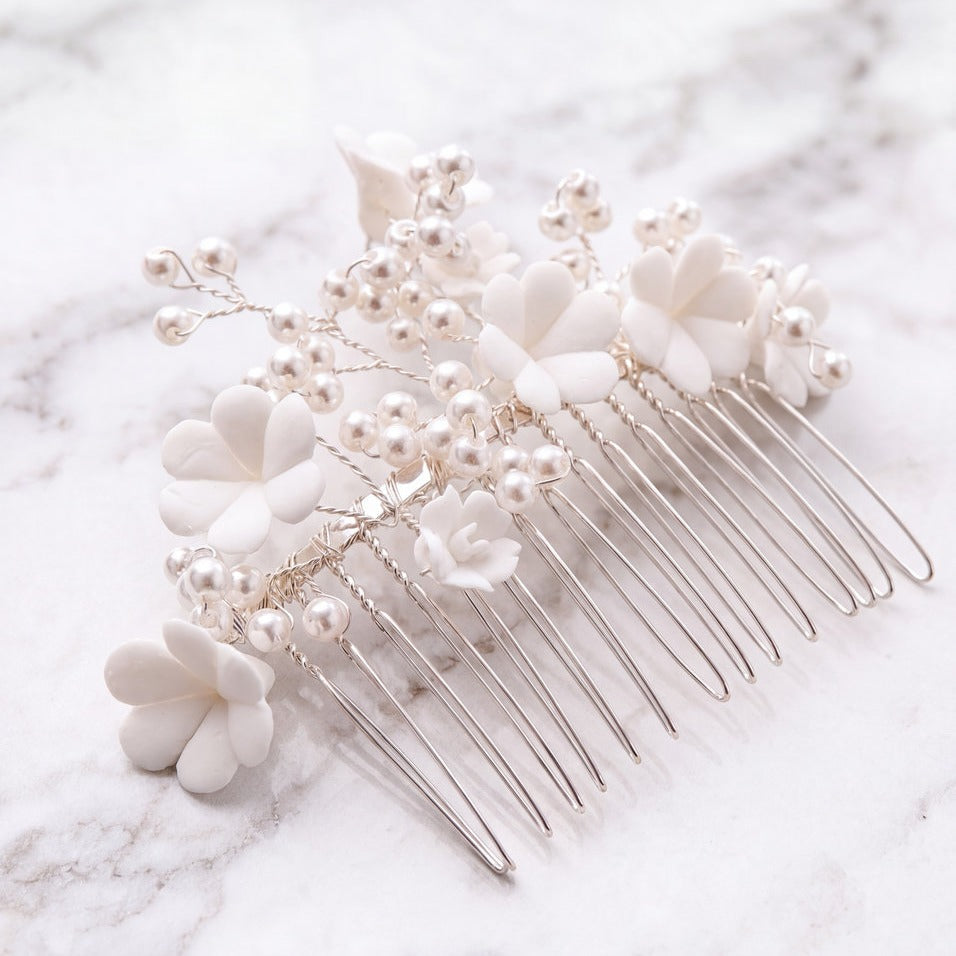 Peigne de mariée HC1025 – fleurs blanches et perles, argent G.Westerleigh