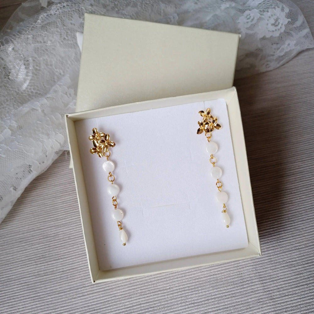 Pendantes mariée- palets et gouttes en nacre naturelle. : Doré L'atelier du 6