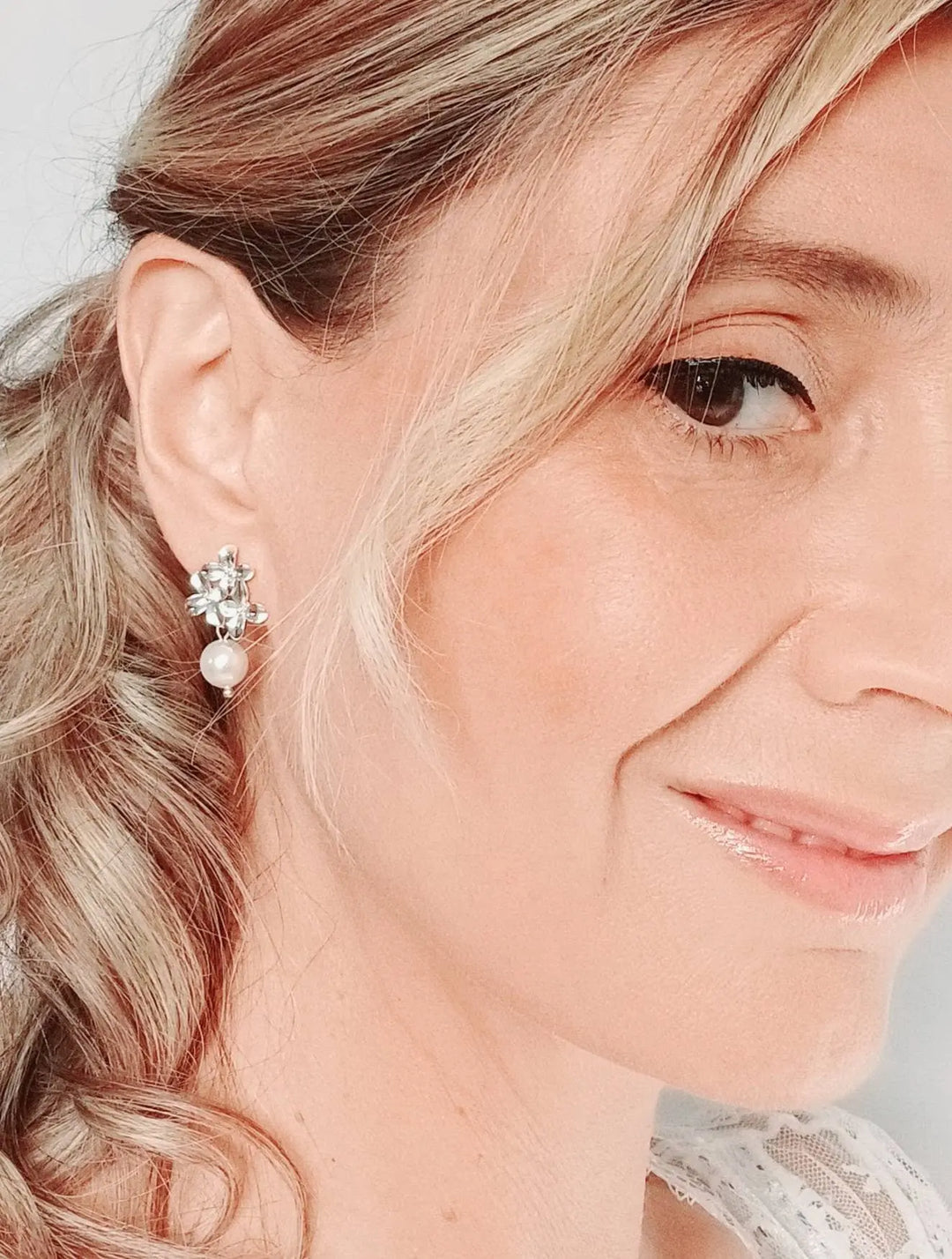 Perles D'Oreilles Nacrées Blanches- Bijou De Mariée Chic: Doré / Nacré Ivoire L'atelier du 6