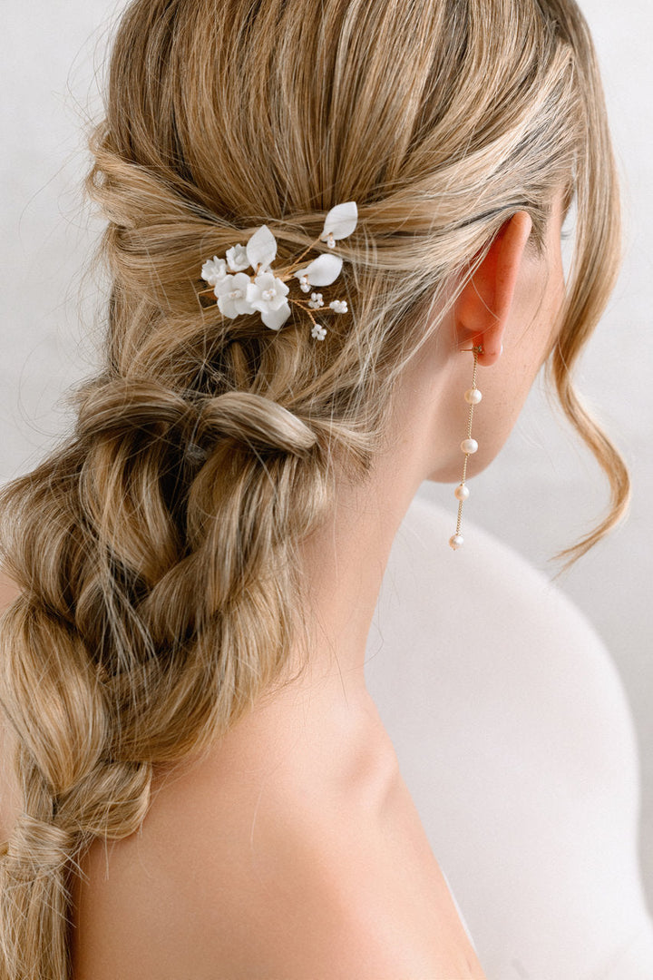 Pince de mariée HC1006 – fleurs blanches, dorée G.Westerleigh, photo portée 2