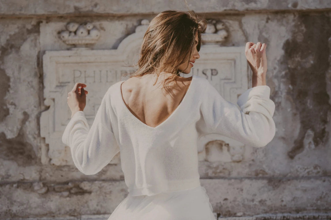 Pull de mariée Reese SW9 maille effet angora dos en V profond Novias vue 2