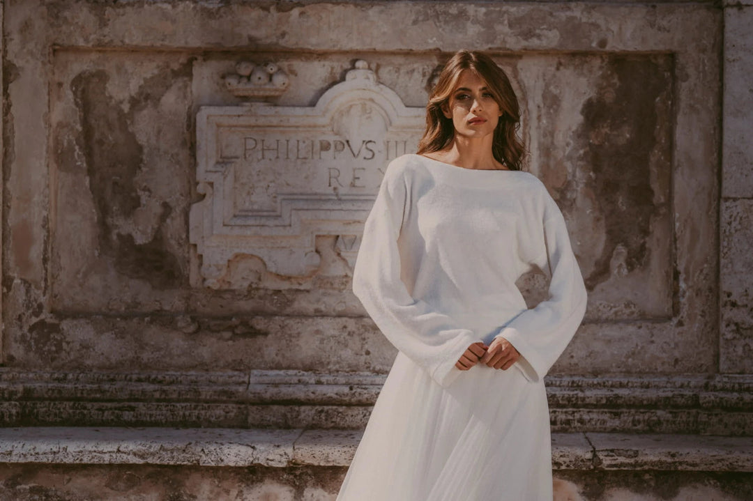 Pull de mariée Reese SW9 maille effet angora dos en V profond Novias vue 4