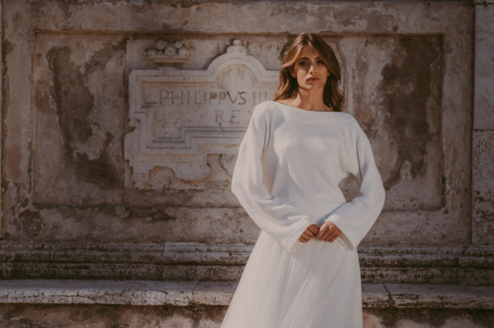 Pull de mariée Reese SW9 maille effet angora dos en V profond Novias vue 4