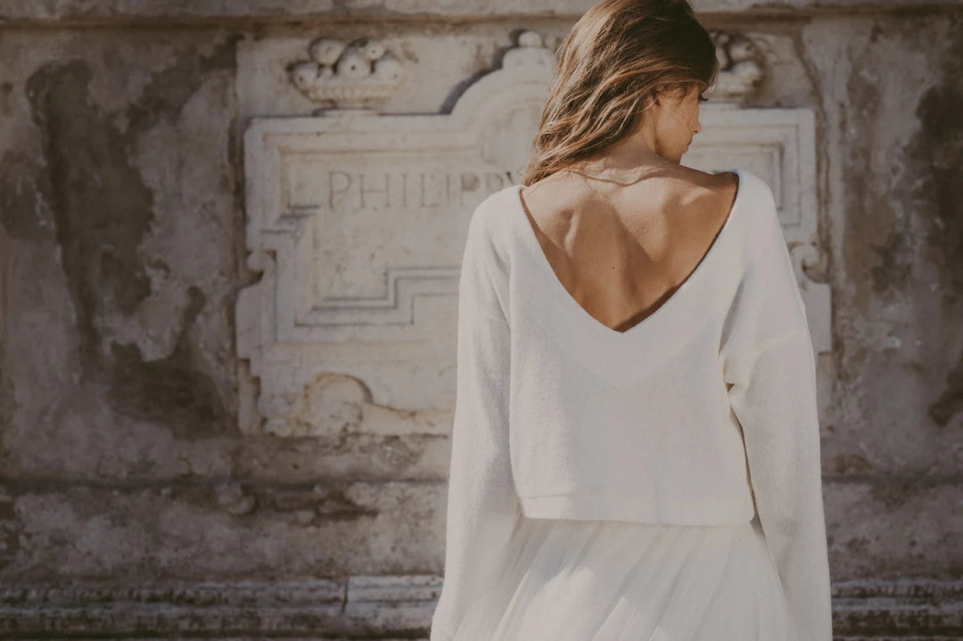 Pull de mariée Reese SW9 maille effet angora dos en V profond Novias vue 7