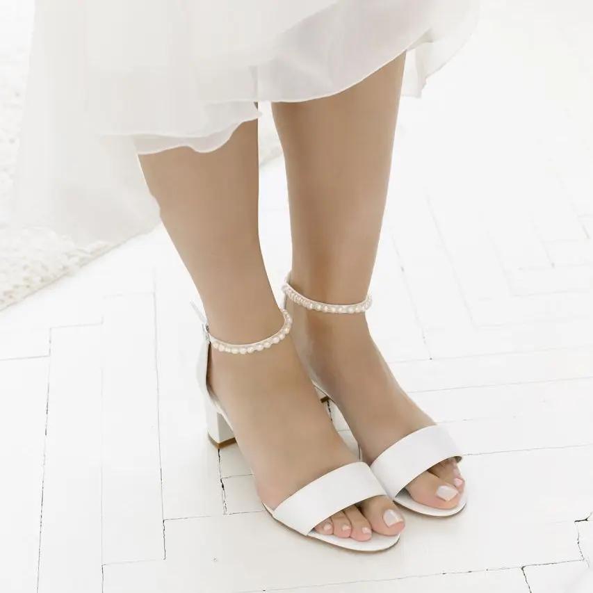 SANDALES DE MARIÉE BEATRICE – SATIN IVOIRE AVEC BRIDE EN PERLES D’EAU DOUCE G.Westerleigh