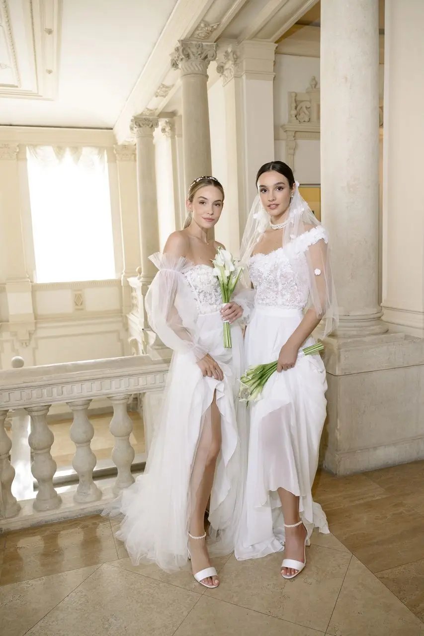 SANDALES DE MARIÉE BEATRICE – SATIN IVOIRE AVEC BRIDE EN PERLES D’EAU DOUCE G.Westerleigh
