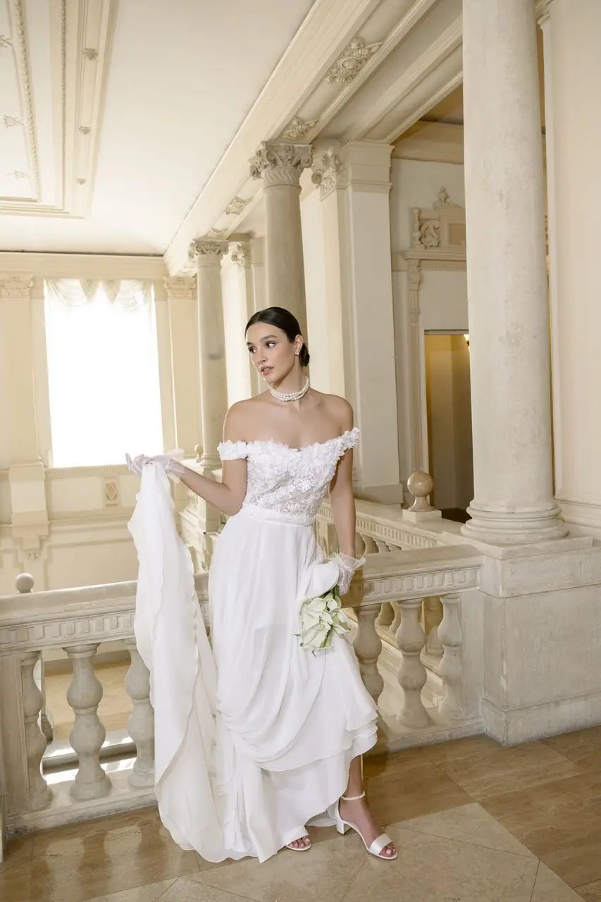 SANDALES DE MARIÉE BEATRICE – SATIN IVOIRE AVEC BRIDE EN PERLES D’EAU DOUCE G.Westerleigh