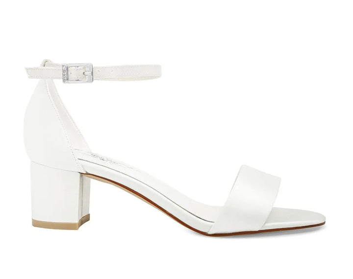 SANDALES DE MARIÉE BEATRICE – SATIN IVOIRE AVEC BRIDE EN PERLES D’EAU DOUCE G.Westerleigh