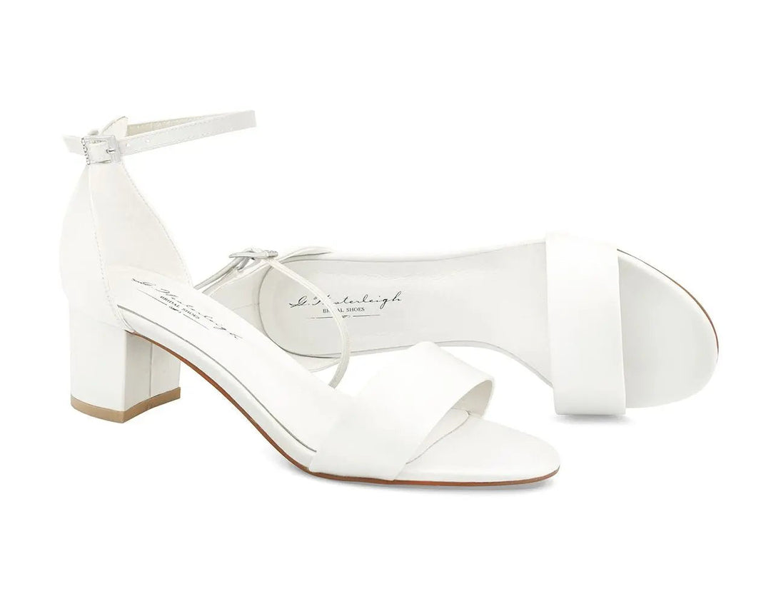 SANDALES DE MARIÉE BEATRICE – SATIN IVOIRE AVEC BRIDE EN PERLES D’EAU DOUCE G.Westerleigh