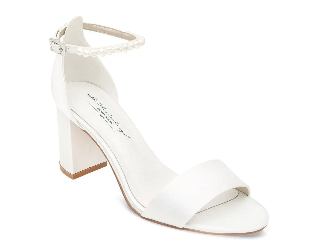 SANDALES DE MARIÉE BELLE – SATIN IVOIRE AVEC BRIDE EN PERLES D’EAU DOUCE G.Westerleigh