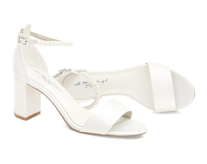 SANDALES DE MARIÉE BELLE – SATIN IVOIRE AVEC BRIDE EN PERLES D’EAU DOUCE G.Westerleigh