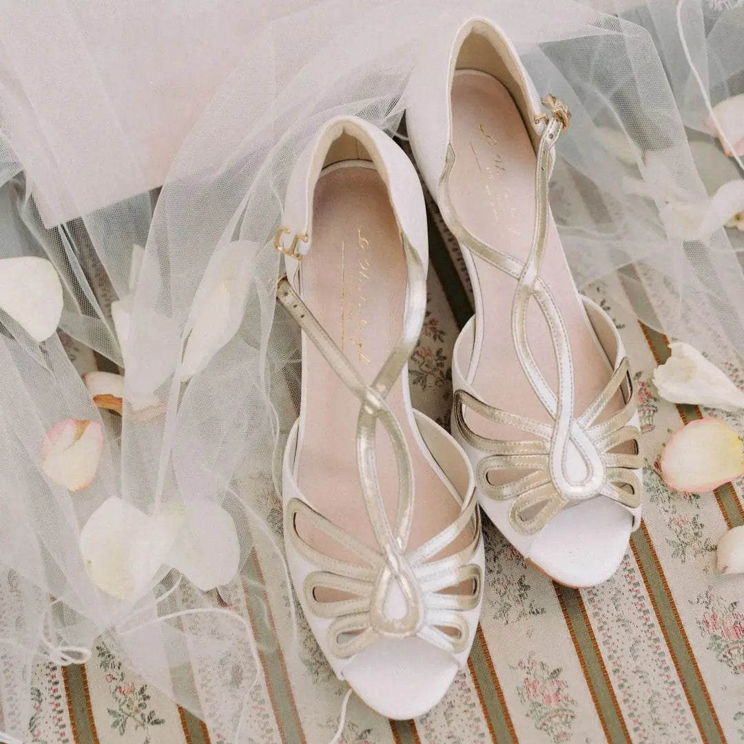 SANDALES DE MARIÉE JANINE – CUIR IVOIRE ET BRIDES DORÉES AU DÉCOUPAGE LASER G.Westerleigh