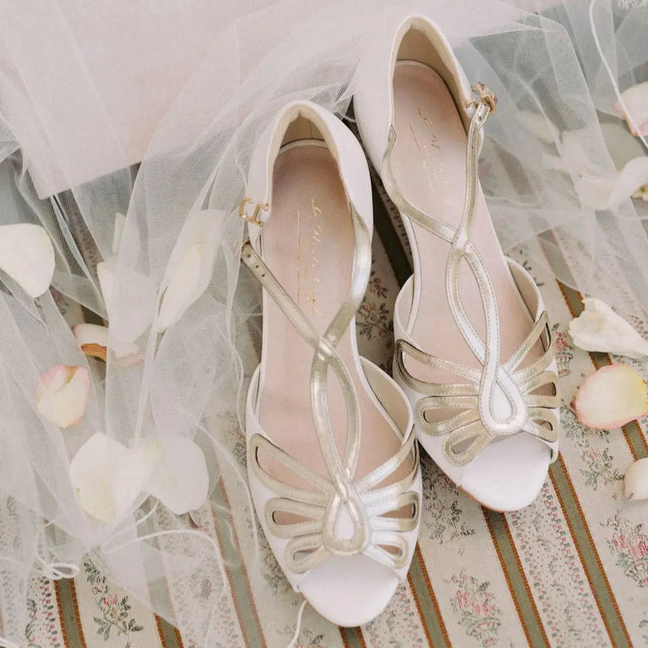 SANDALES DE MARIÉE JANINE – CUIR IVOIRE ET BRIDES DORÉES AU DÉCOUPAGE LASER G.Westerleigh