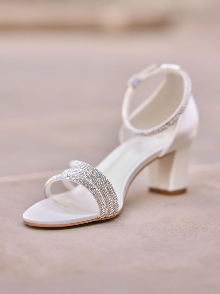 SANDALES DE MARIÉE JUZU EN SATIN AVEC CRISTAUX – TALON 6 CM AVALIA