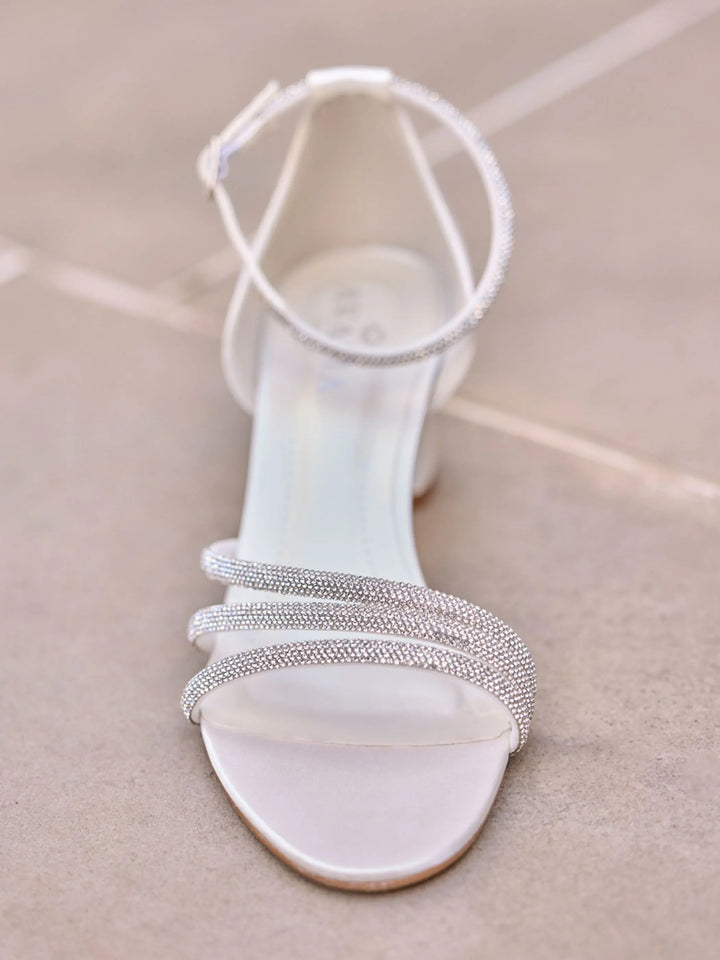 SANDALES DE MARIÉE JUZU EN SATIN AVEC CRISTAUX – TALON 6 CM AVALIA