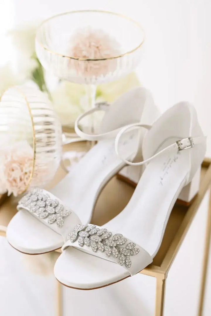 SANDALES DE MARIÉE LILIEN – CRISTAUX SCINTILLANTS ET TALON BLOC CONFORTABLE G.Westerleigh