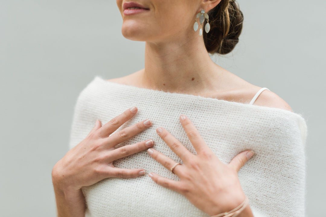 Snood de mariée Chaud ivoire porté avec une robe de mariée