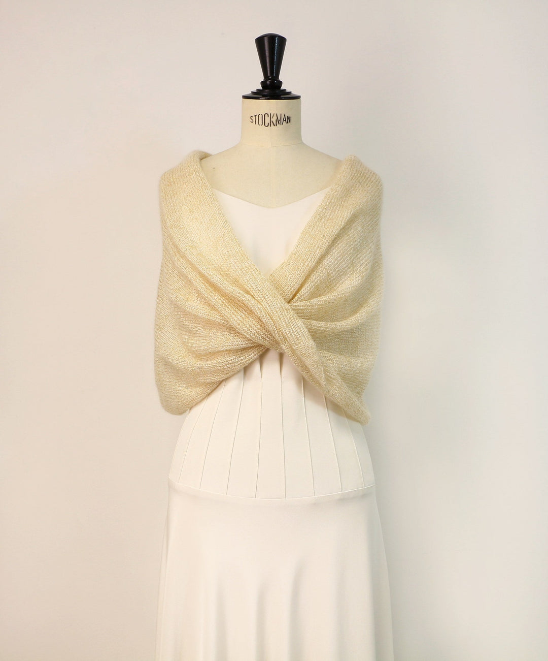 Détail du fil doré du snood de mariée Doré, Nodi Atelier