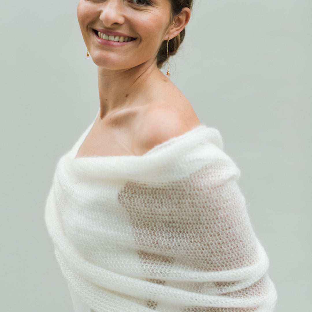 Snood de mariée Flocon vu de dos sur une robe de mariée