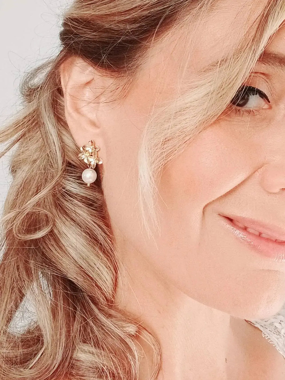 Perles D'Oreilles Nacrées Blanches- Bijou De Mariée Chic: Doré / Nacré Ivoire L'atelier du 6
