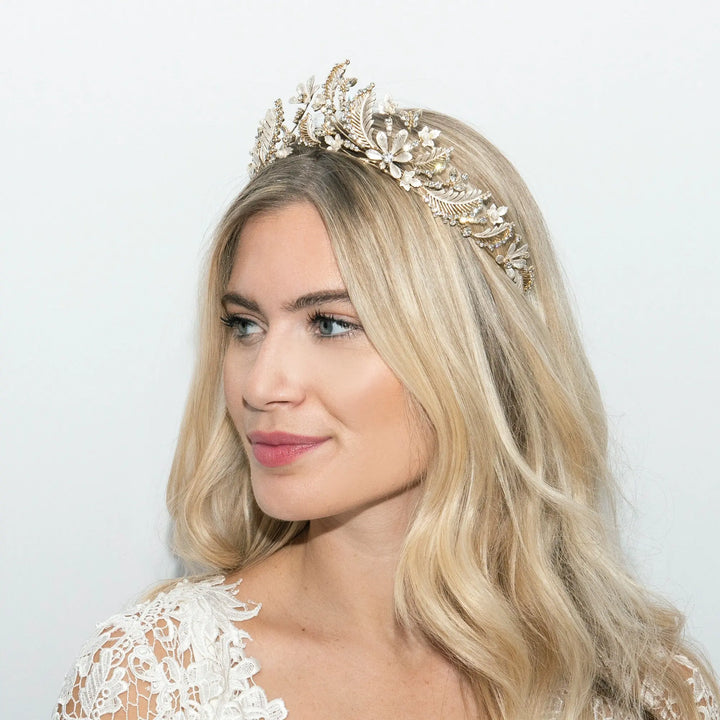 TIARE MARIAGE DARCIE – FLEURS ÉMAILLÉES & CRISTAUX Ivory and co