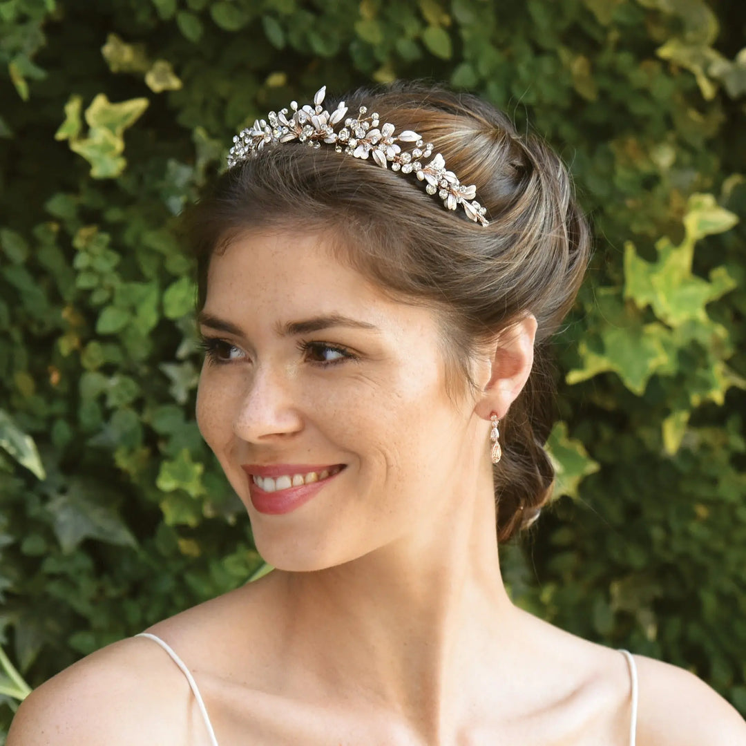 TIARE MARIAGE ELFIN – FLEURS ÉMAILLÉES, CRISTAUX & PERLES Ivory and co