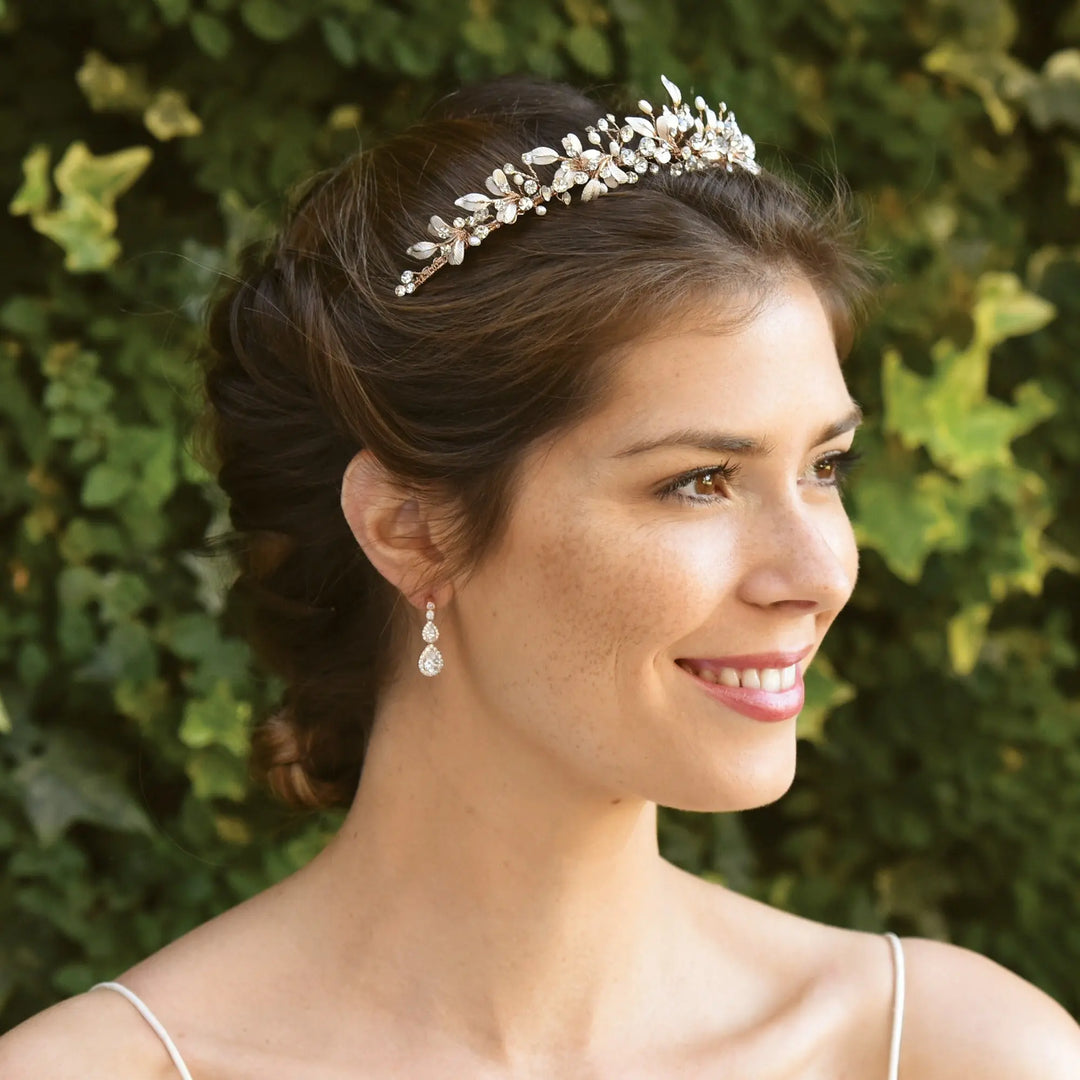 TIARE MARIAGE ELFIN – FLEURS ÉMAILLÉES, CRISTAUX & PERLES Ivory and co