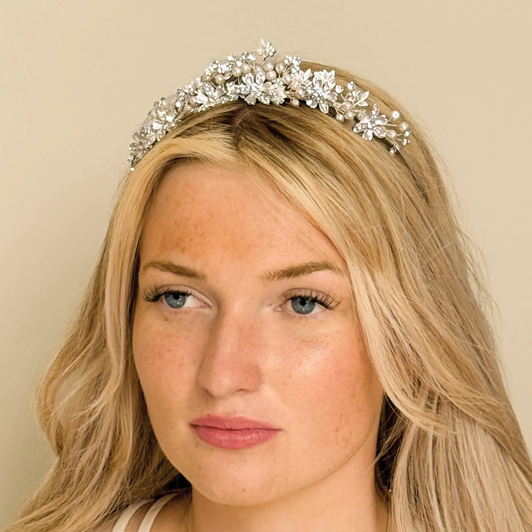 TIARE MARIAGE FIORELLA – FLEURS ÉMAILLÉES, CRISTAUX & PERLES Ivory and co