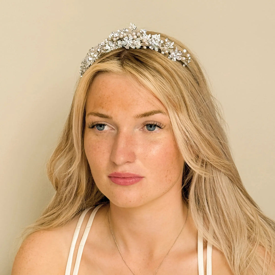 TIARE MARIAGE FIORELLA – FLEURS ÉMAILLÉES, CRISTAUX & PERLES Ivory and co