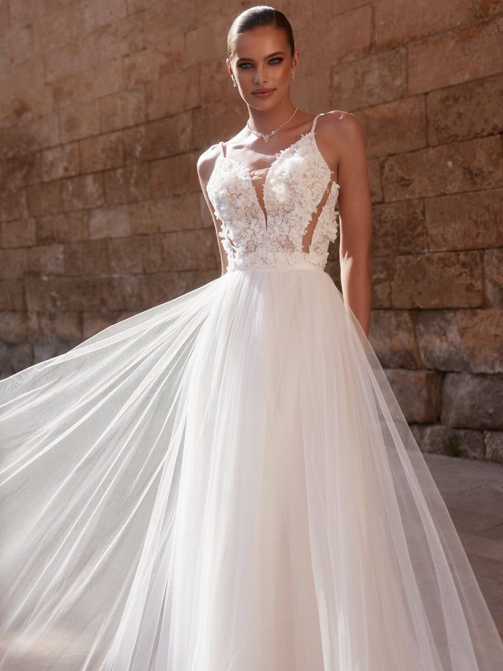 Top bustier de mariée E482 ivoire, détail de la dentelle sur tulle Bianco Evento