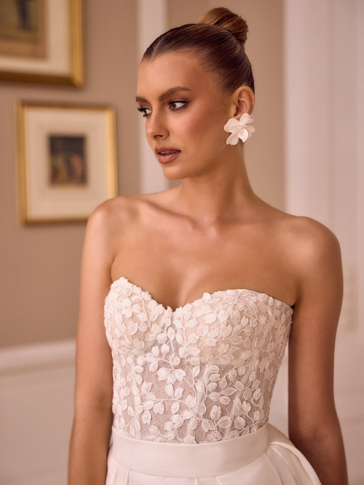 Top bustier de mariée E553 en dentelle brodée ivoire à décolleté cœur