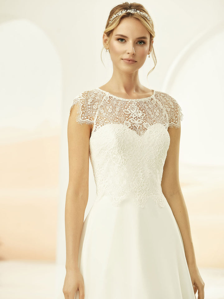Top de mariée E323 en dentelle ivoire col rond manches courtes Bianco Evento