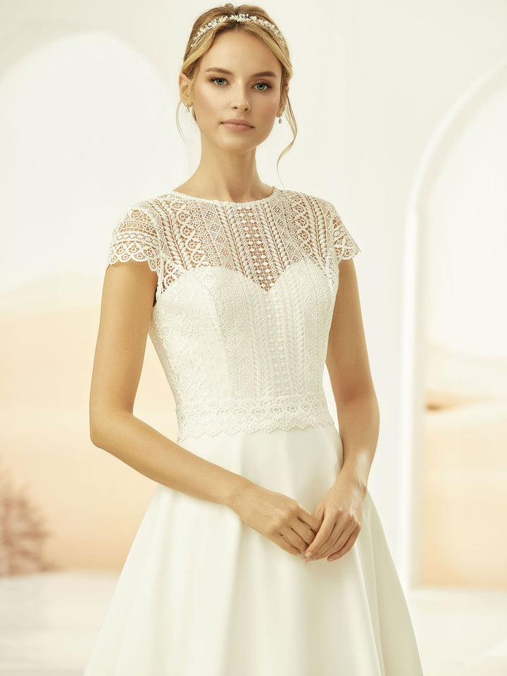 Top de mariée E324 en dentelle ivoire encolure ronde Bianco Evento