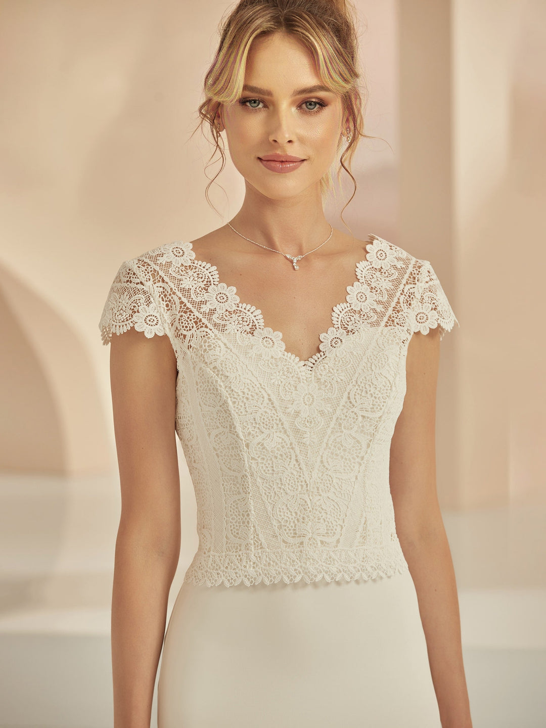 TOP DE MARIÉE E364 EN DENTELLE IVOIRE – MANCHES COURTES Bianco Evento