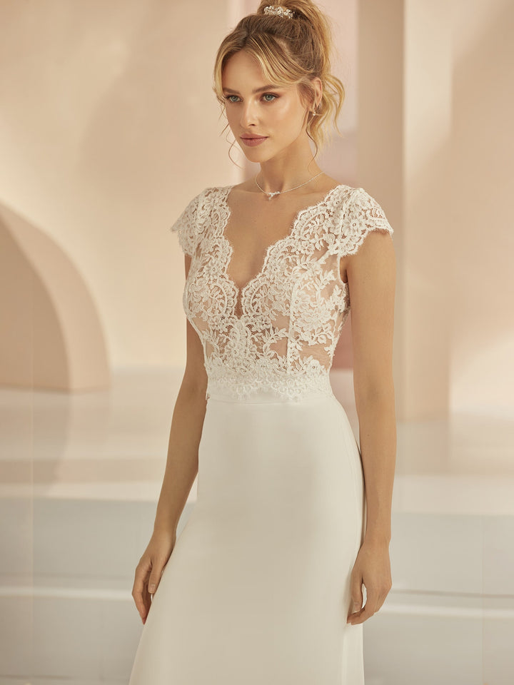TOP DE MARIÉE E375 EN DENTELLE IVOIRE – ENCOLURE EN V Bianco Evento
