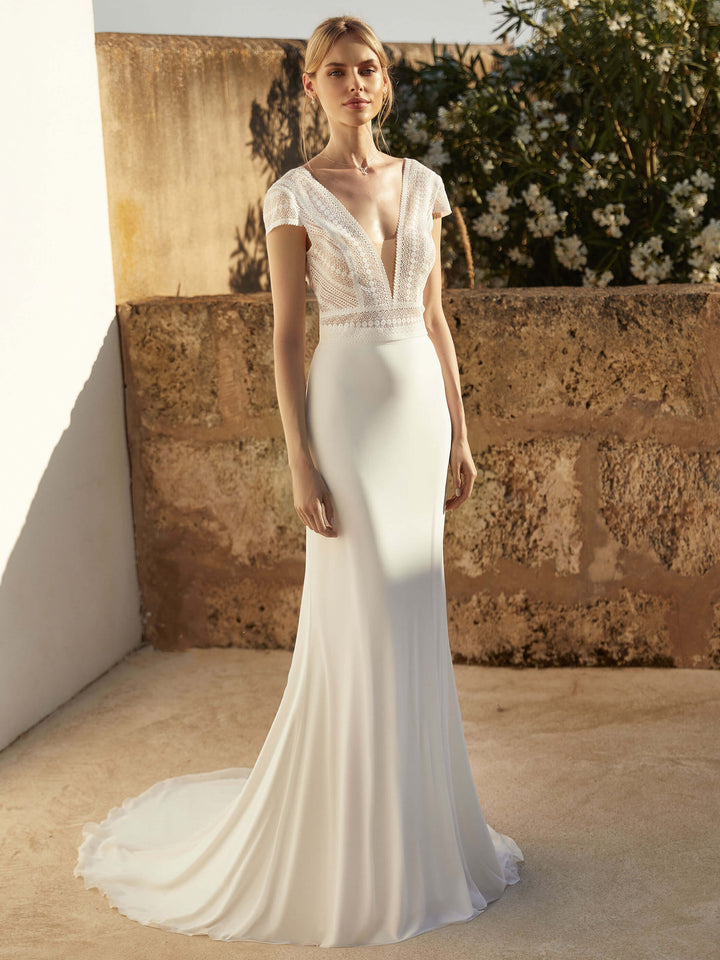 TOP DE MARIÉE E410 EN DENTELLE IVOIRE – COL EN V ET MANCHES COURTES Bianco Evento