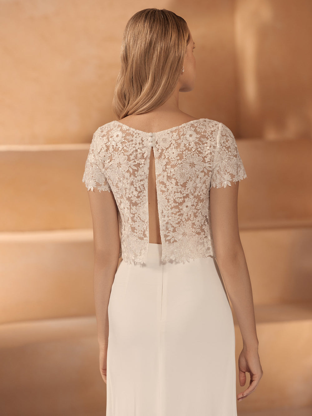 TOP DE MARIÉE E421 EN DENTELLE IVOIRE – MANCHES COURTES Bianco Evento