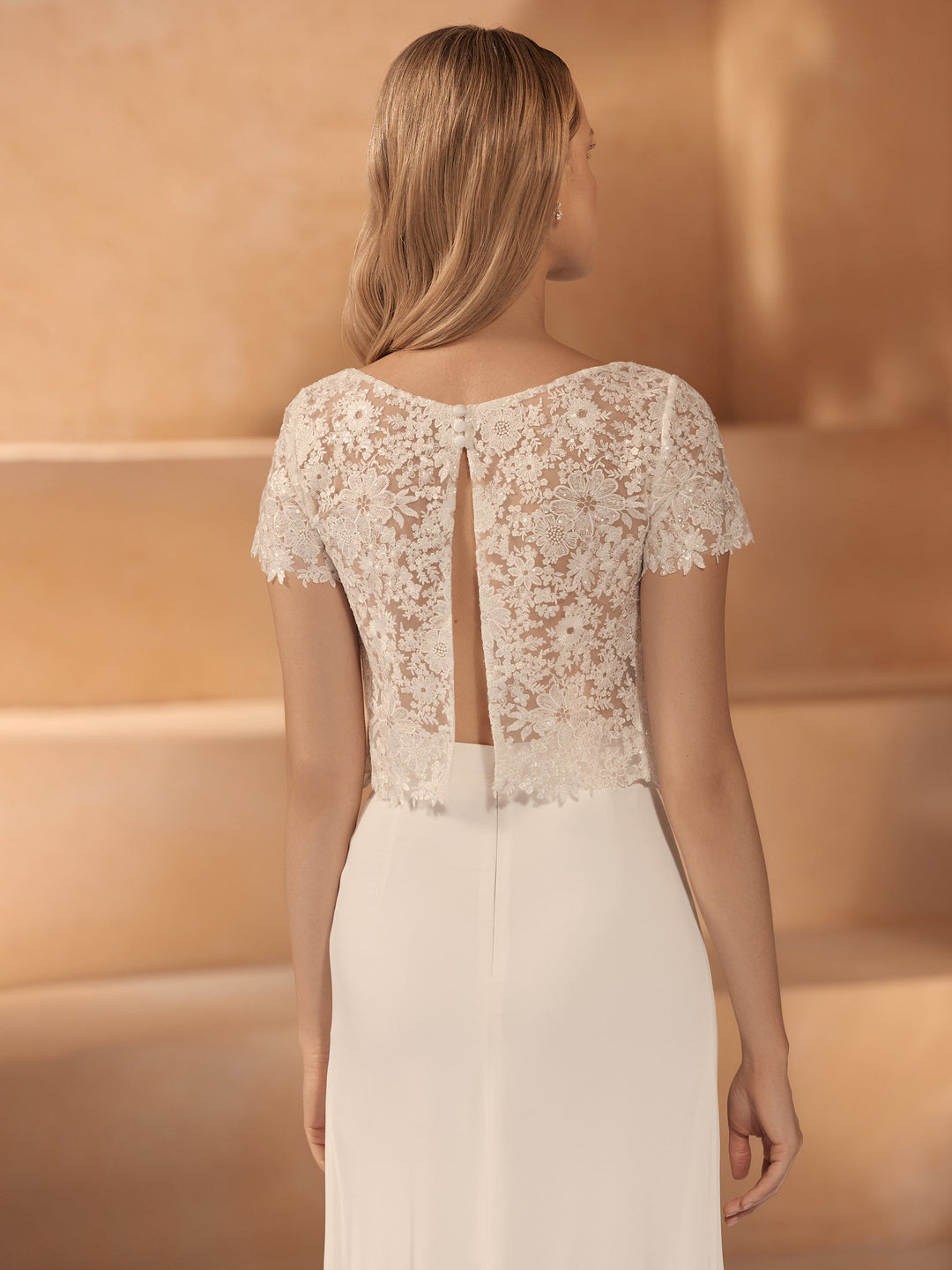 TOP DE MARIÉE E421 EN DENTELLE IVOIRE – MANCHES COURTES Bianco Evento