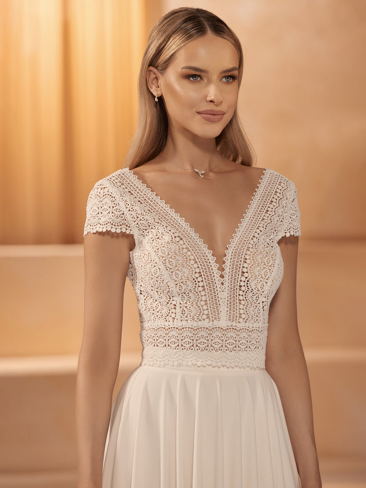 TOP DE MARIÉE E436 EN DENTELLE IVOIRE – PORTÉ AVEC UNE JUPE Bianco Evento