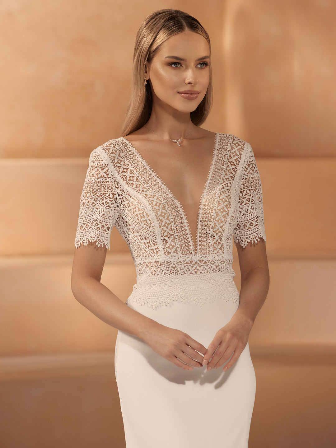 TOP DE MARIÉE E443 EN DENTELLE IVOIRE – COL EN V Bianco Evento